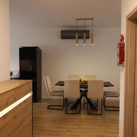 Kaja Apartment *